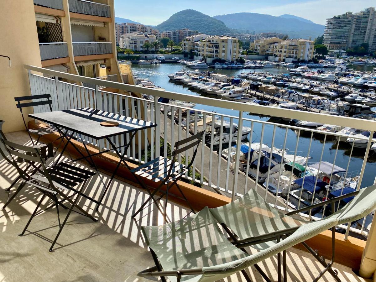 Appartement Lumineux 6 Places Avec Vue Sur Marina Мандельё-ла-Напуль Экстерьер фото